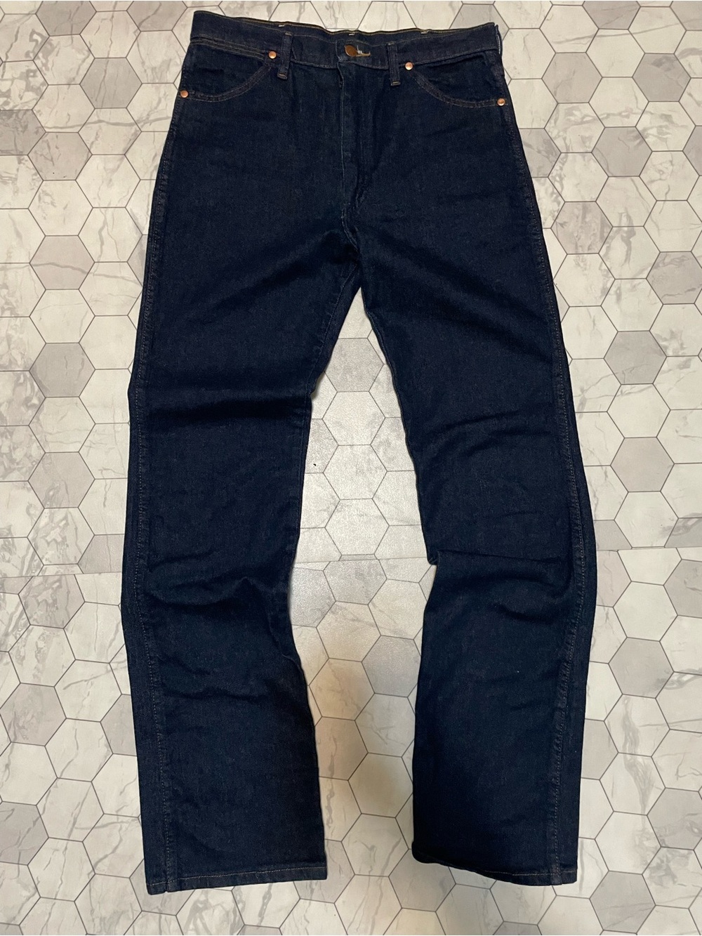 Classic Wrangler Men's Dark Blue Denim Jeans 32x34